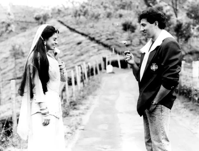 Sunny Deol made his Bollywood debut with Betaab, opposite Amrita Singh in 1983. Directed by Rahul Rawail and produced by Bikram Singh Dahal, the music was composed by RD Burman. The film which was the biggest hit of the year was also remade as Telugu film Samrat (1987) with Ramesh Babu and Sonam. Ever since then, there has been no turning back for Sunny Deol. His career sky-rocketed like none before him in Bollywood.
In picture: Sunny Deol and Juhi Chawla in a movie still.