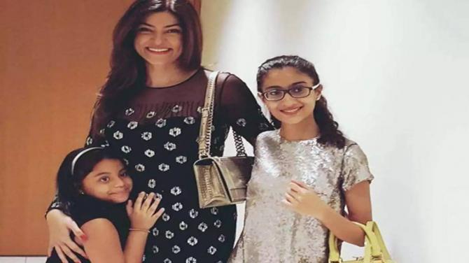 Mother`s Day 2023: Sushmita Sen, Karisma Kapoor, And More Single Mothers In Bollywood Who Inspire Us