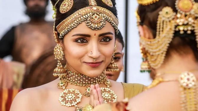 Ponniyin Selvan I: Aishwarya Rai, Vikram, Trisha And Other Actors Charged A BOMB For Mani Ratnam`s Movie