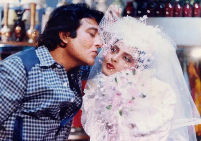 Twitterati remembered how Vinod Khanna`s Qurbani co-star Feroz Khan, too, died on the same day in 2009. Some also noted the eerie similarity between Vinod Khanna and Feroz Khan`s death. Feroz Khan passed away from cancer too. In picture: Vinod Khanna with Rekha.
