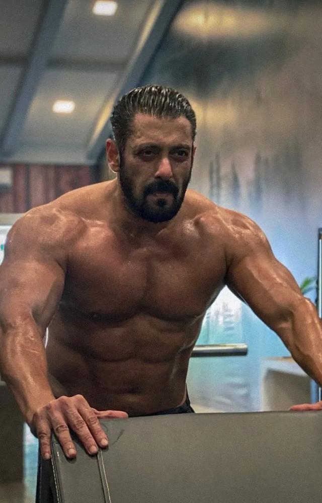He ditched his lean body to embrace his more buff and muscular self, leaving all the ladies weak in the knees