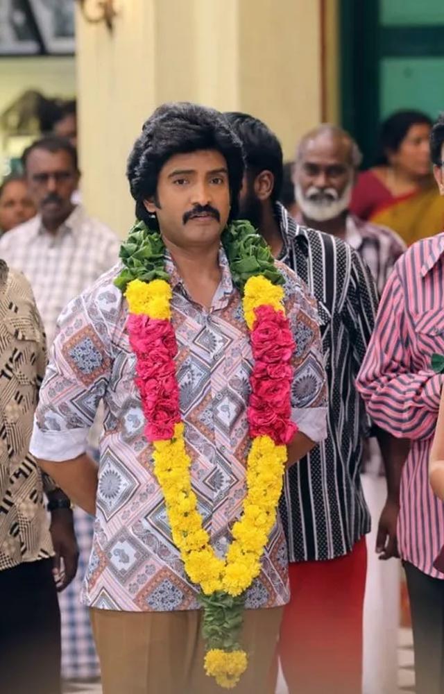 Actor Santhanam has collaborated with director Kalayan of `Gulebhagavali` fame for `80s Buildup tamil movie and the film hit the big screens on November 24