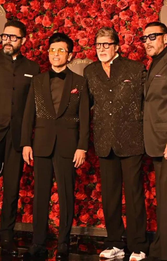 Amitabh Bachchan, Abhishek Bachchan,  Jackie Shroff, and Anand Pandit all posed for pictures together