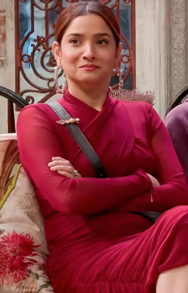 In one of the episodes, the actress decided to ace her look in a western outfit. She wore a stunning red dress and added big hoops.