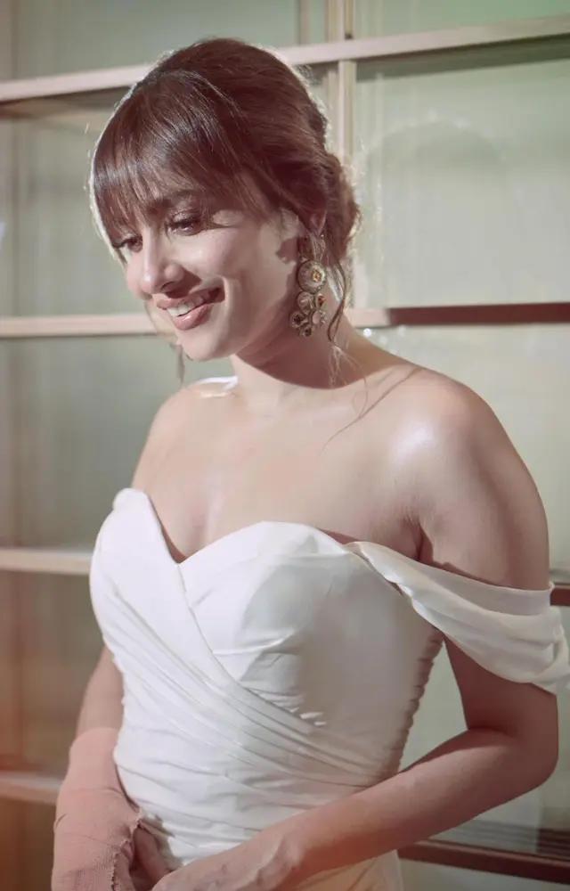 In one look, the actress stunned in a white off-shoulder gown