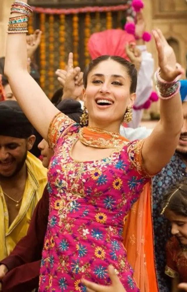 Kareena Kapoor in ‘Jab We Met’ is as refreshing as a morning coffee. Her portrayal of the character `Geet` has become an all-time classic, loved by many.
