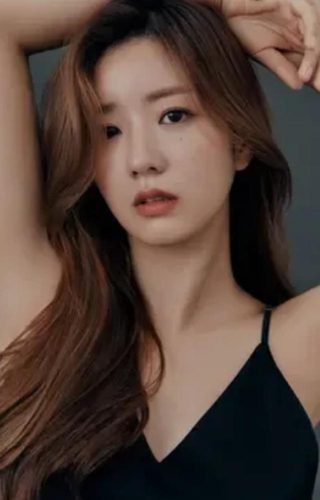 Advocates for body positivity and self-love, encouraging fans to embrace their natural beauty.