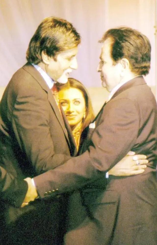 Dilip Kumar receives a warm hug from Amitabh Bachchan at an awards function.