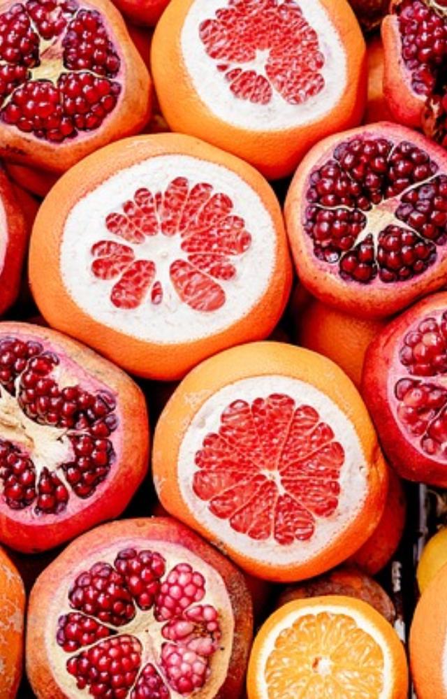 Revitalize winter skin with citrus fruits! Packed with vitamin C, they combat dryness, boost collagen, and leave your skin glowing and refreshed.