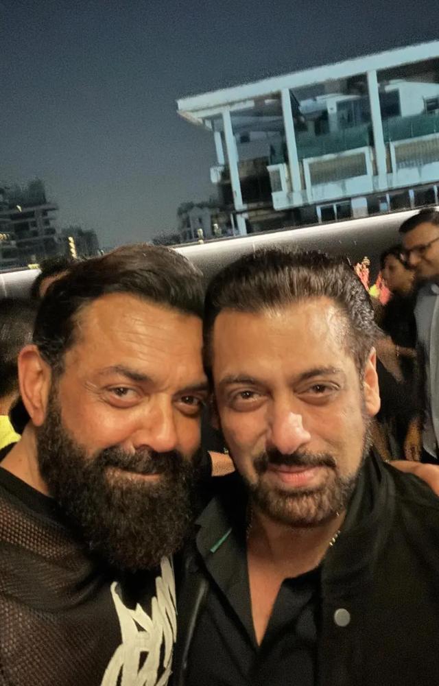 Salman Khan celebrated his 58 birthday today! On the occasion, Bobby Deol graced his birthday party