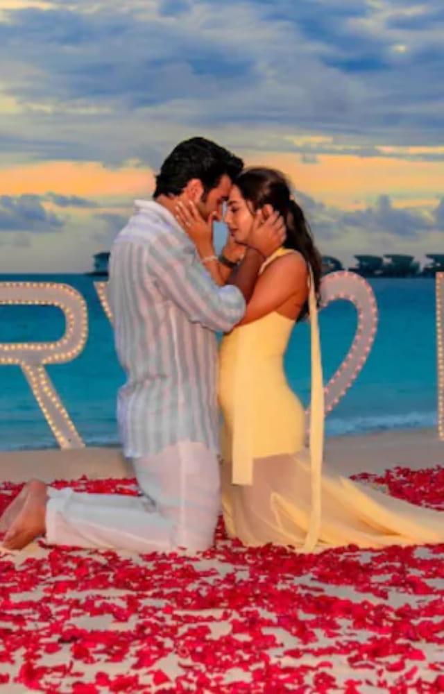 Kareena Kapoor`s cousin and actor Aadar Jain proposed to his girlfriend, Alekha Advani, in a romantic beachside proposal, asking her to marry him.