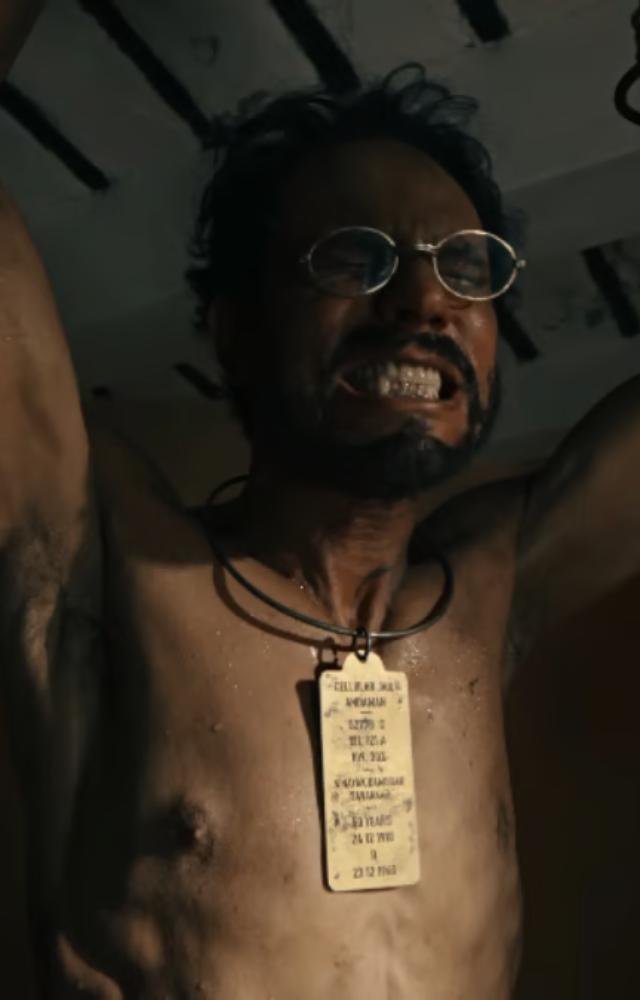 Hooda underwent a rigorous diet and workout regimen to achieve a lean, muscular build and lost a shocking 32 kgs for the part where he`s imprisoned.