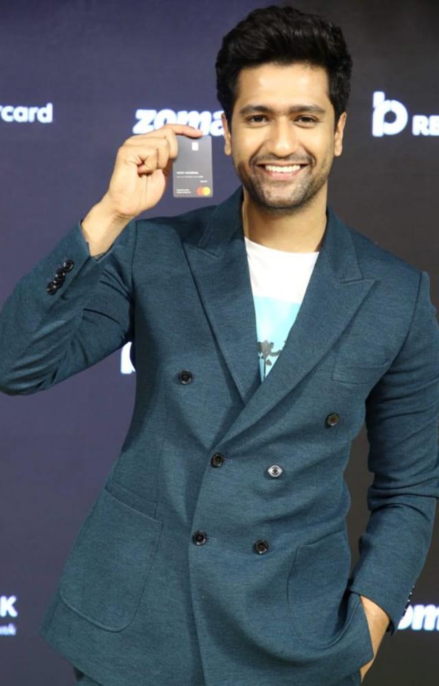 Meanwhile, let`s have a look at some prominent Indian actors and celebrities who were once the faces of the bank to endorse their services.