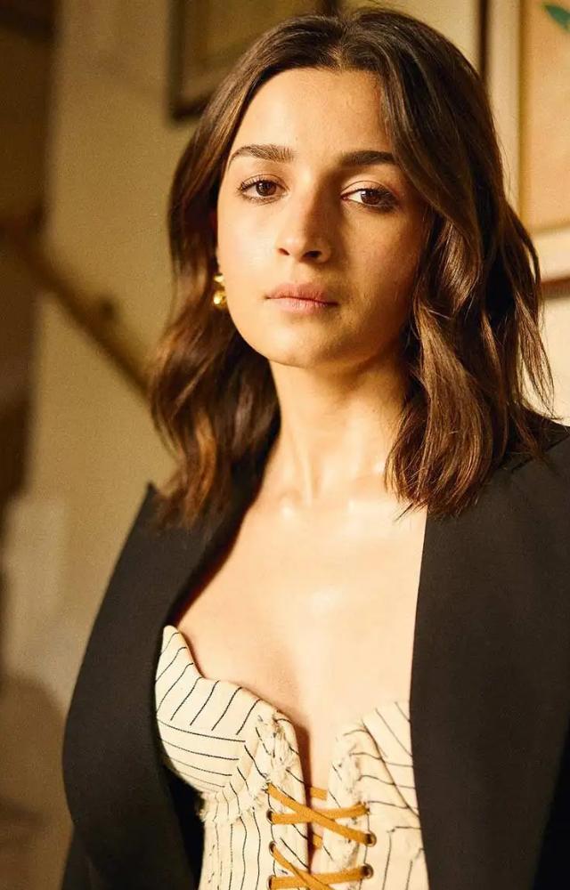 Alia Bhatt recently disclosed her clinical diagnosis of ADHD (Attention Deficit Hyperactivity Disorder).