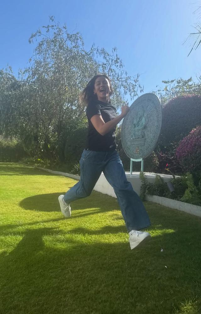 Alia Bhatt loves being goofy and a cutie on sets and even when she`s not shooting. This picture is proof.