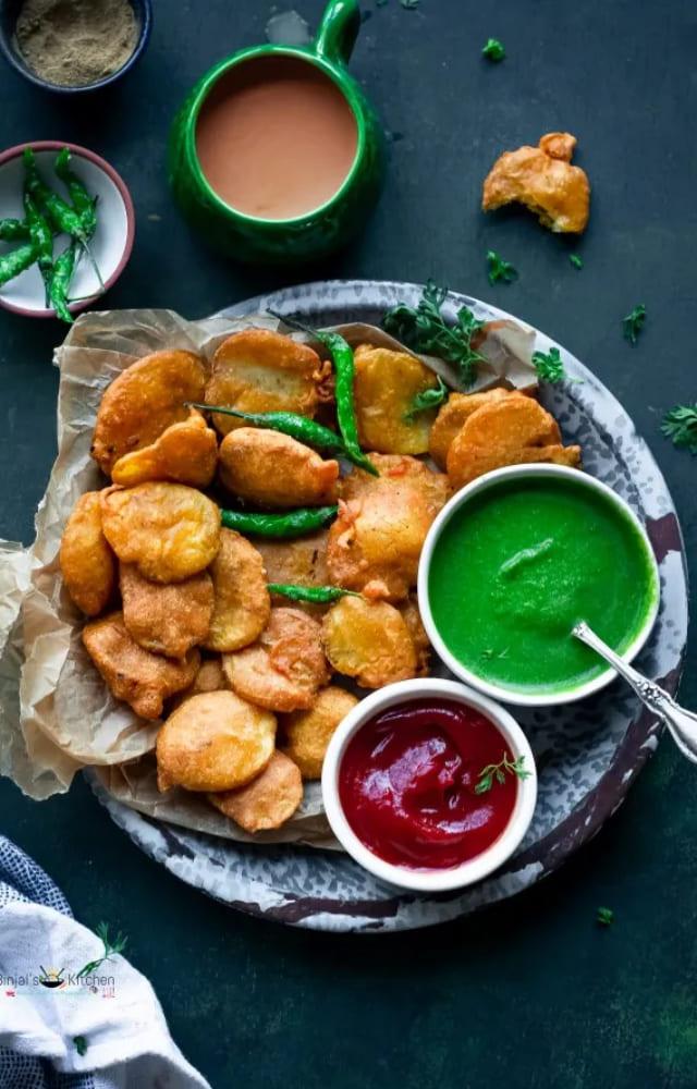 Yet another satiating snack perfect for monsoons, Aloo Bhajji, will make you want more and more. Pair this with a hot cup of masala chai and enjoy the vibe.