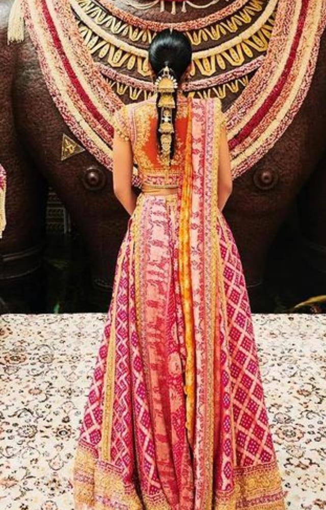 The lehenga was decorated with checkered patterns, a traditional Gujarati design, staying true to her upbringing and Gujarati roots.