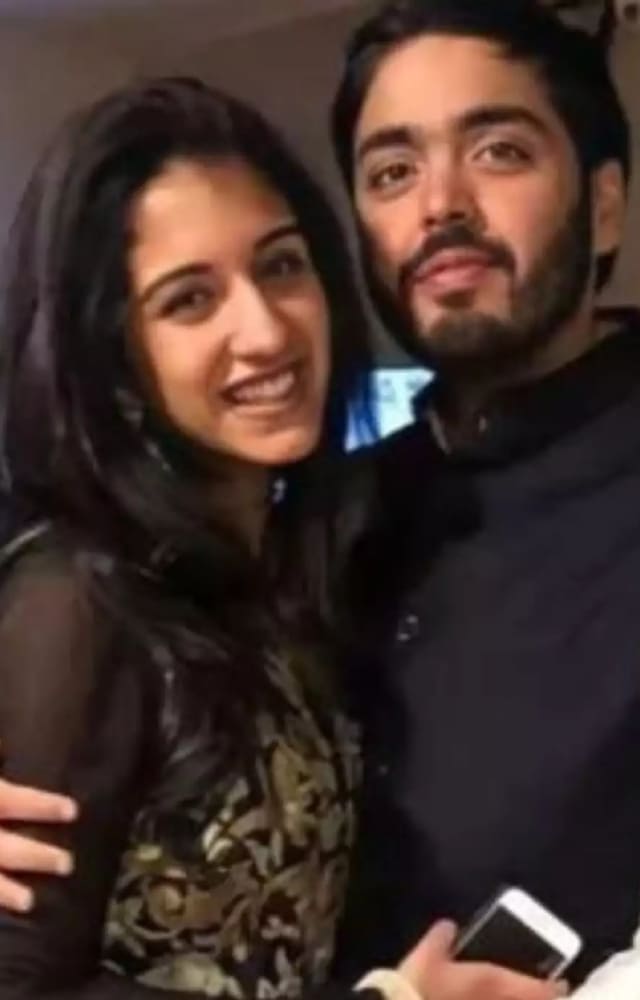 The two went on their own paths to pursue further education, but always stayed in touch. While Radhika went to NYU, Anant opted for Brown University in the US.
