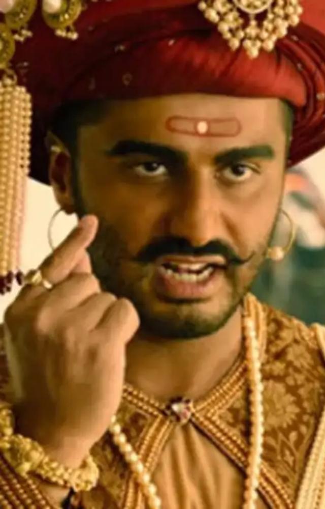 Panipat (2019) delves into the life of the brave Maratha warrior Sadashiv Bhau, who was martyred while fighting against the Mughal Emperor Ahmed Shah Abdali.