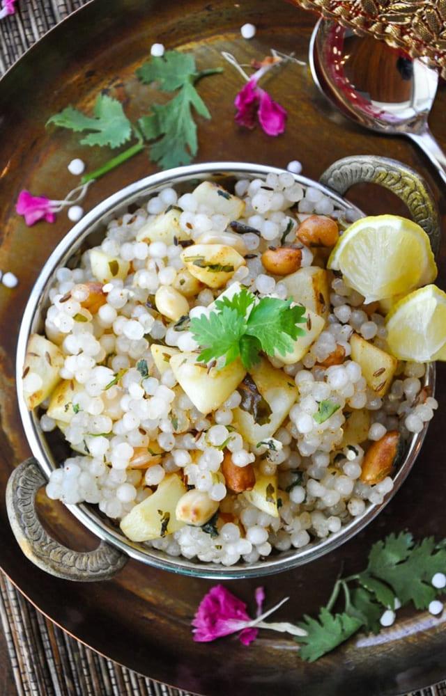 Every vegetarian`s favorite, Sabudana Khichdi, is a vrat special food that you can make without much hassle. It makes a nutritious and filling option.