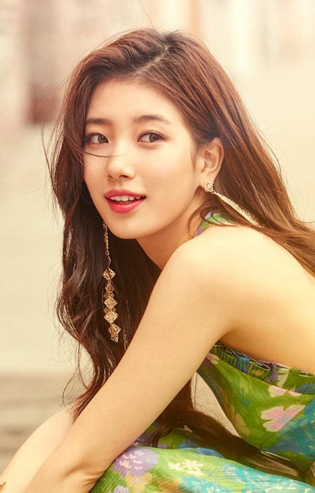Suzy excels in singing, acting, and modelling, making her one of Korea’s few stars to find huge success in multiple entertainment sectors.