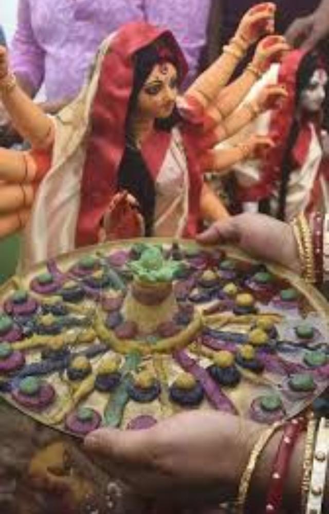 In areas with large Bengali communities, such as Indiranagar and Ulsoor, elaborate Durga Puja pandals are set up, attracting huge crowds.