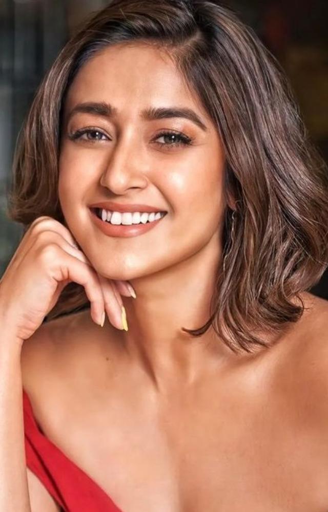 Allegedly banned from the Tamil film industry in March 2023 for not appearing in a film despite having received payments.
