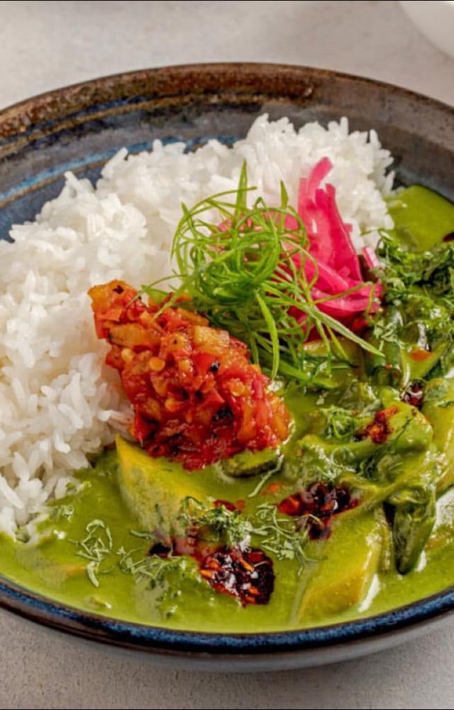 Knowing Shilpa Shetty`s commitment to a healthy lifestyle, Bastian`s thoughtfully curated menu also includes a butter-fried chicken bowl, vegan green curry, etc