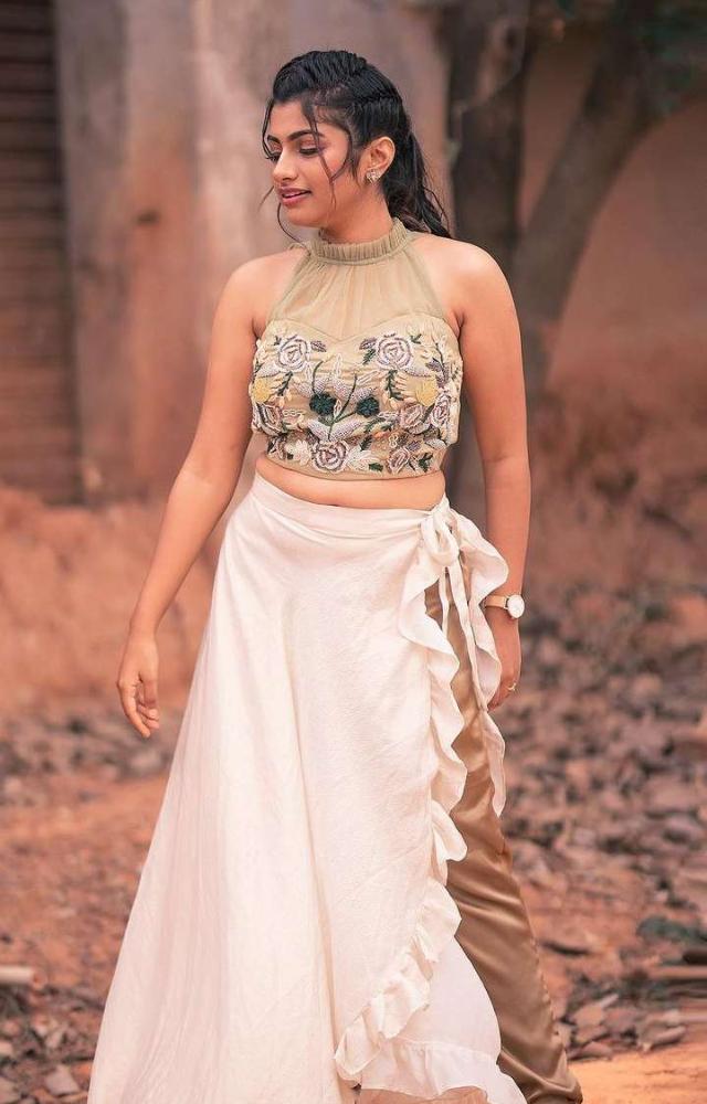 An actress and TV personality, Archana was known for her emotional nature and her ability to connect with people.