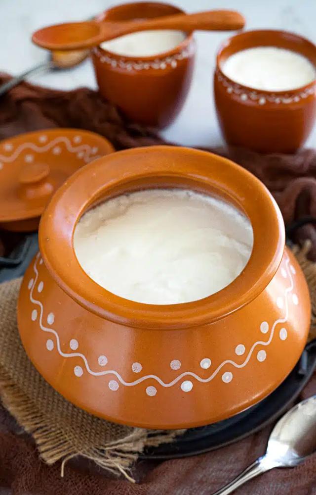 Curd`s smooth texture and the presence of probiotics make it easily digestible.