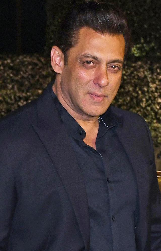 2,900 crore, A major Bollywood star with numerous blockbuster films and endorsements.