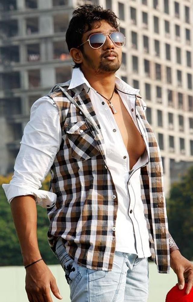 Dhruva Sarja`s Dynamic Dance Moves Shine