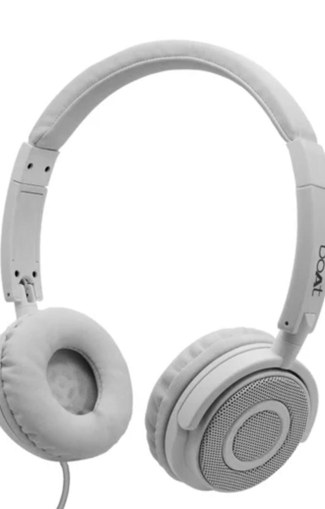 Known for its powerful bass and clear sound quality. It has a sturdy build with comfortable ear cups, making it ideal for long listening sessions