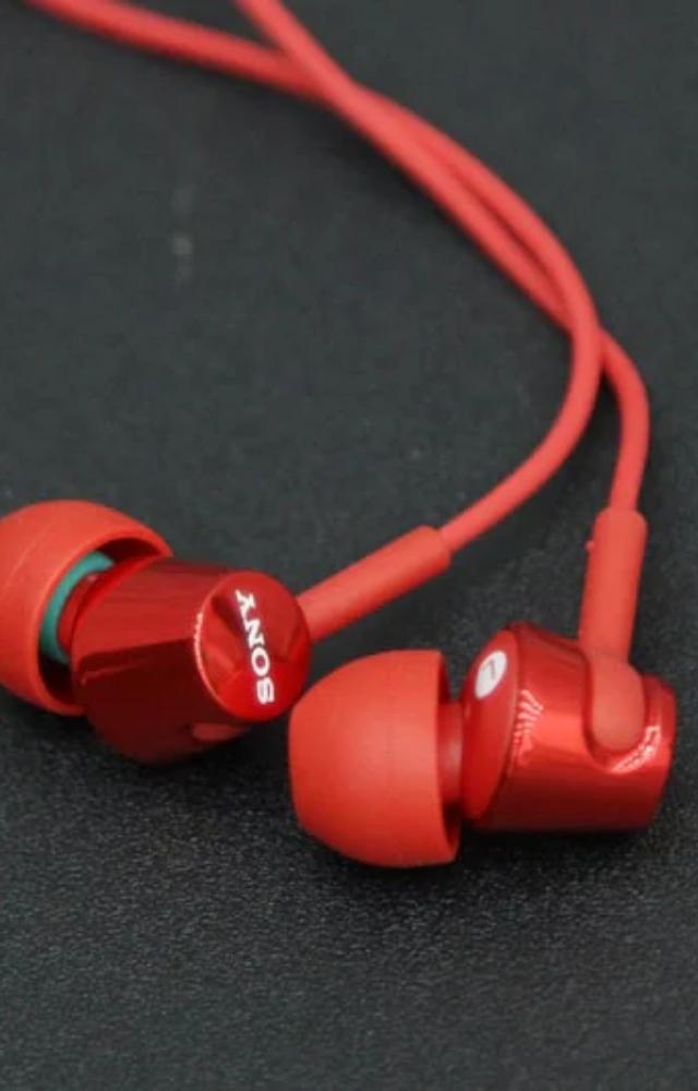 Known for its crisp and clear sound quality, especially in the mid-range frequencies. It has a lightweight and ergonomic design for a comfortable fit