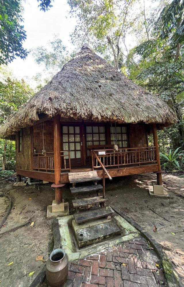 Eco-conscious with cottages built from renewable materials, prioritizing conservation.