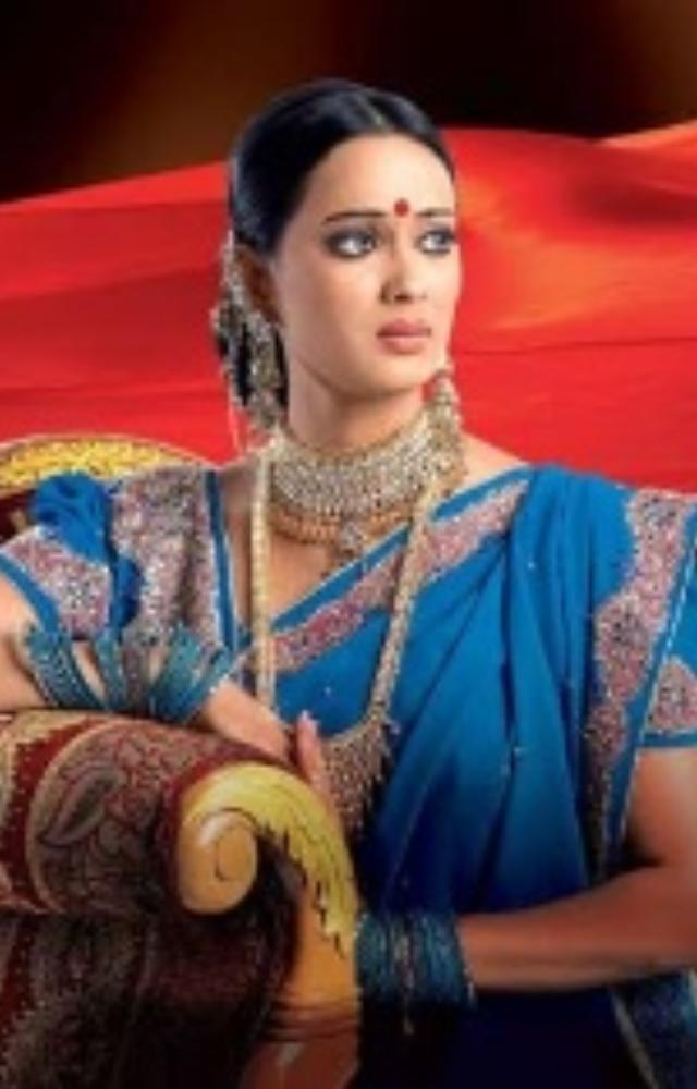 This series featured Shweta Tiwari, Urvashi Dholakia, and Ronit Roy. The show ran for 8 years, becoming one of the longest-running shows on Star Plus.