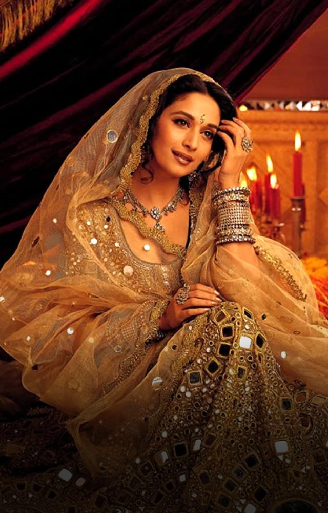 Bhansali spent Rs 20 crore on lavish sets. Chandramukhi`s stunning kotha alone cost Rs 12 crore, featuring intricate details & huge lighting needs.