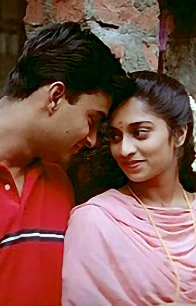 Mani Ratnam`s romantic drama starring Madhavan and Shalini beautifully captures the joys and challenges of young married life