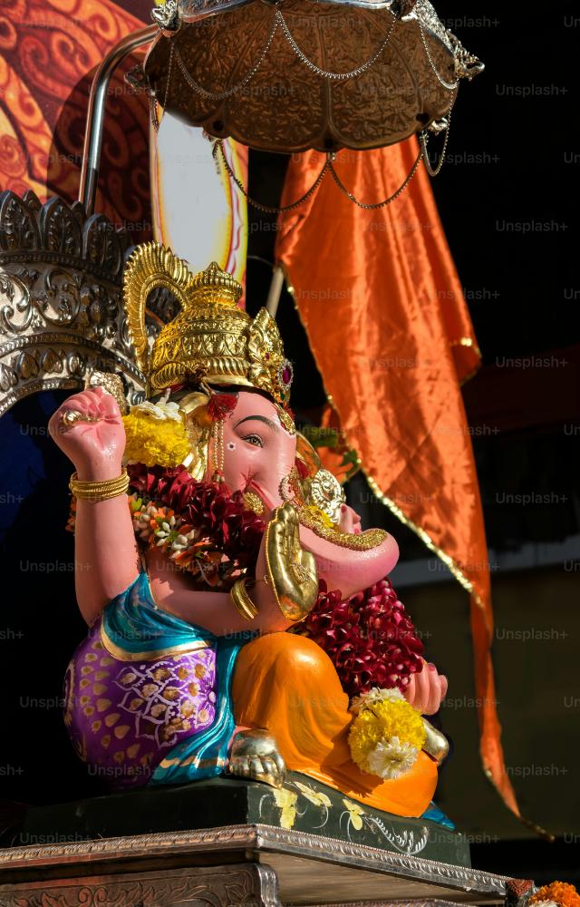 The festival is observed for 10 days, starting on the fourth day of the Hindu lunar month of Bhadrapada and ending on Anant Chaturdashi, the 14th day.