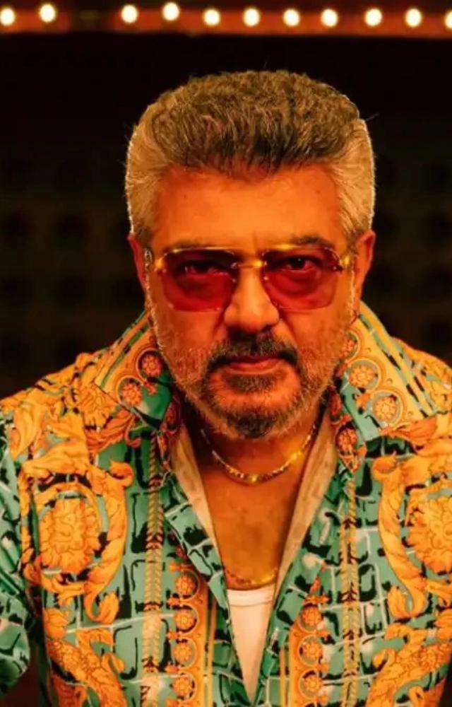 AK, a menacing gangster, is willing to leave his violent past behind for his wife, Ramya. But things take a sharp turn when his son is in danger.