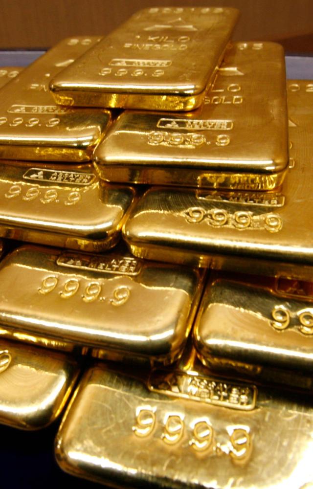 The current gold price in Chennai is Rs. 9,005 per gram for 22-karat, and for 24-karat, the price per gram is Rs. 9,824.