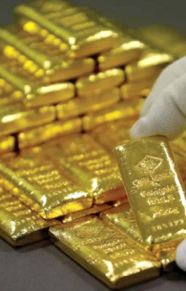 Lower interest rates make gold more attractive.