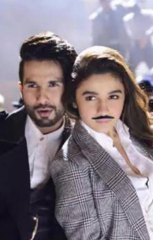 The vibrant and upbeat song 'Gulabo' was created by the talented Indian musician Amit Trivedi. The song combines techno and folk musical components.