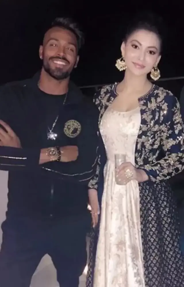 It seems Urvashi has a thing for cricketers. She was briefly linked with Hardik Pandya in 2018. However, the rumors were soon rubbished.