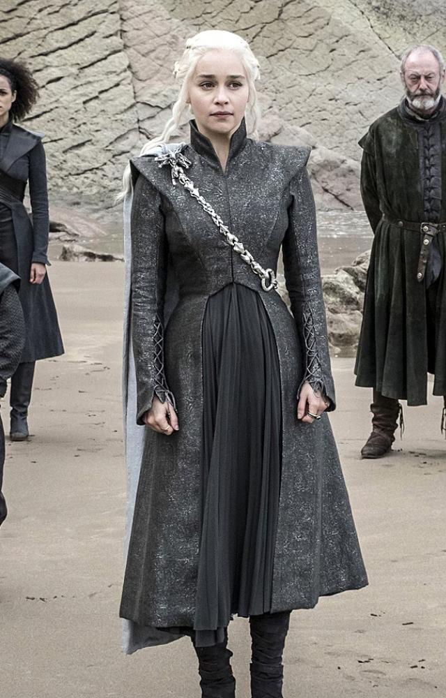 Epic fantasy about families vying for power. Hated for its rushed finale, betraying character arcs and delivering an unsatisfying end after years of buildup.