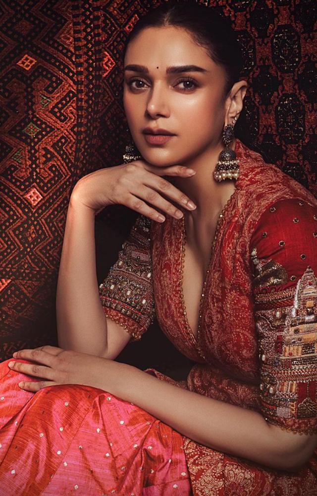 Under Mughal rule, the Tawaif held significant power and influence. They were viewed as bastions of arts and culture, tutoring young royalty in etiquette