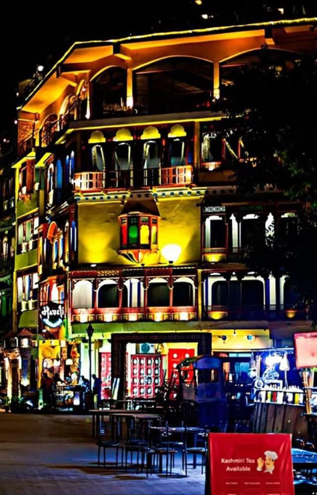 Lahore`s popular red-light area was once a royal destination for queens and Mughal nawabs. Bhansali`s Heeramandi takes you back to the pre-partition era.