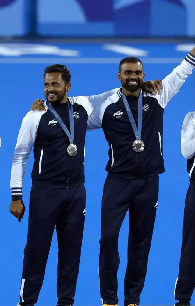 The men`s hockey team received INR 15 lakh for each member, which was announced by Hockey India. The support staff also received Rs. 7.5 lakh for each member.