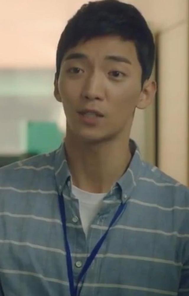 Hwang Hee plays a supporting role in this time-travel romance about a man who sees the future and his efforts to change his destiny.