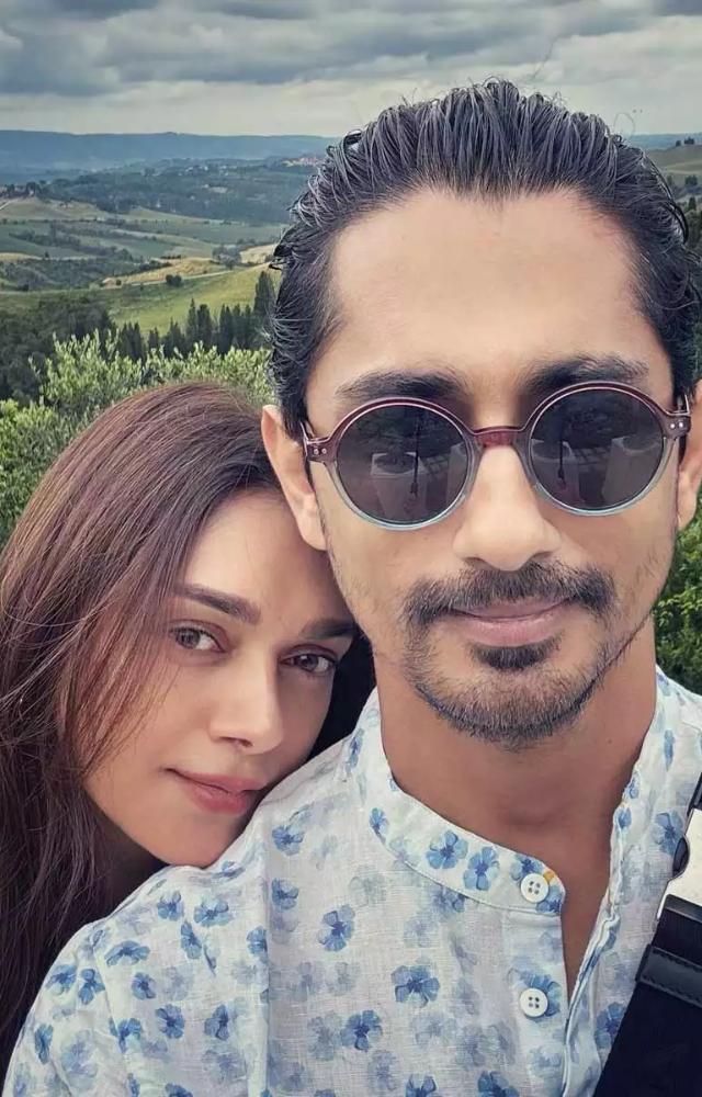 Aditi looked chic in black attire, while Siddharth sported a red T-shirt paired with denim